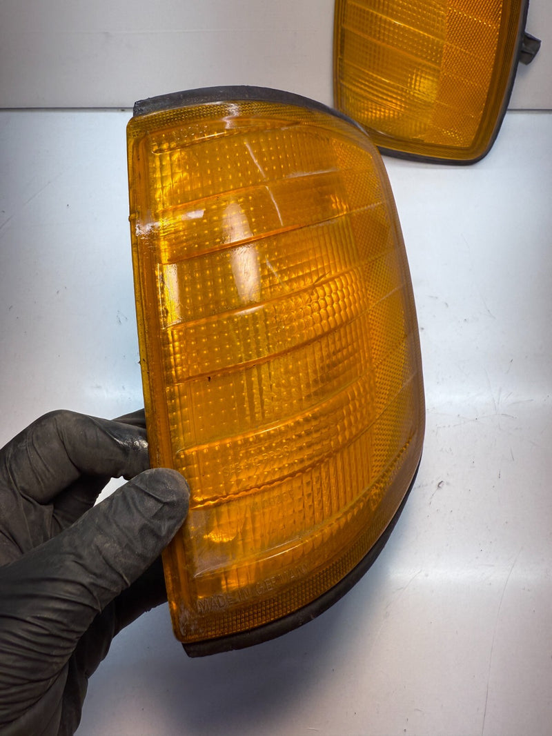 OEM 1993 1989 MERCEDES 300 E RIGHT LEFT SET MARKER LIGHT CORNER SIGNAL C5-50