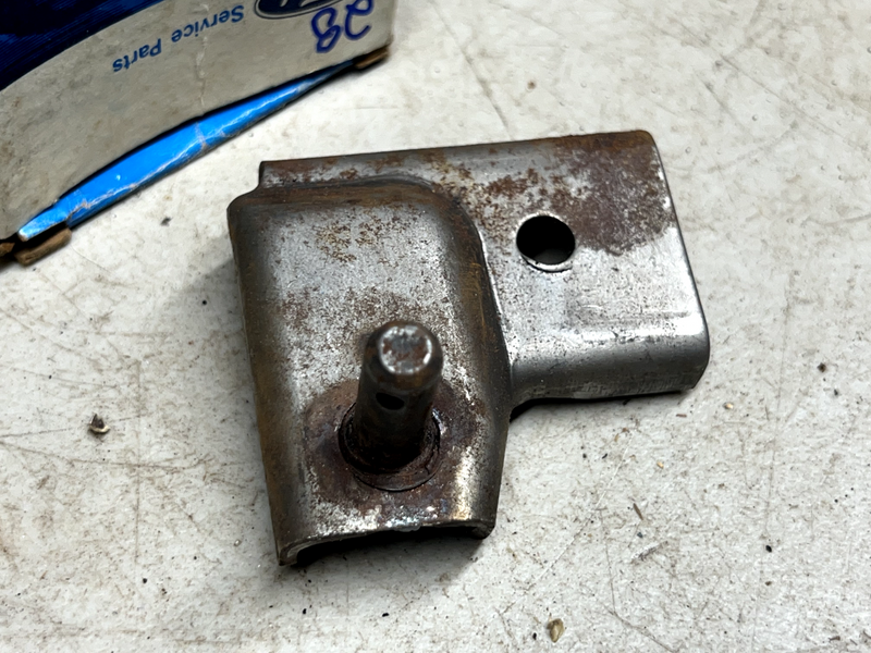NOS 1968-1970 Mustang Mach 1 Boss Shelby Cougar SEAT HINGE REPAIR BRACKET B27-28