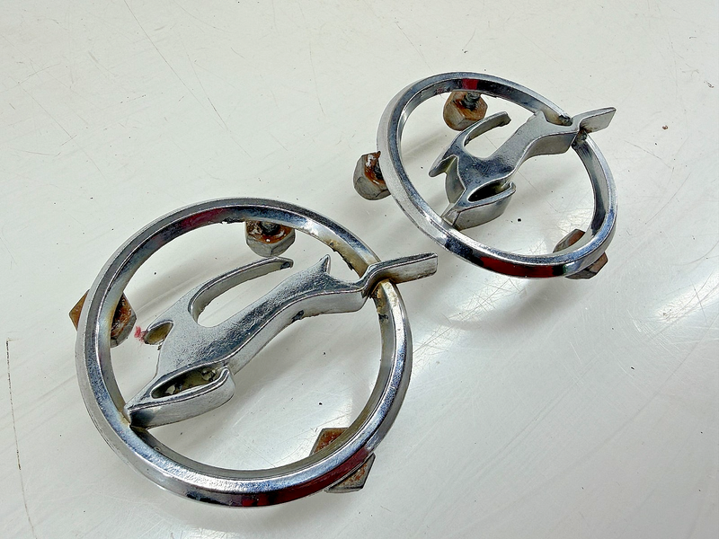 OEM 1964 Chevrolet Impala Rear Quarter Panel Fender Emblem Pair 4413012 E7-133