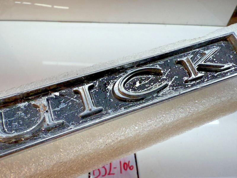 OEM Buick 1968 68 Lesabre Electra Front Grille Emblem Badge Logo 1384167 B32-106