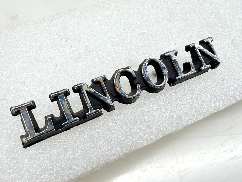 1975 -  1981 Lincoln Town Car Nameplate Emblem D5VB-5506042 E9-93