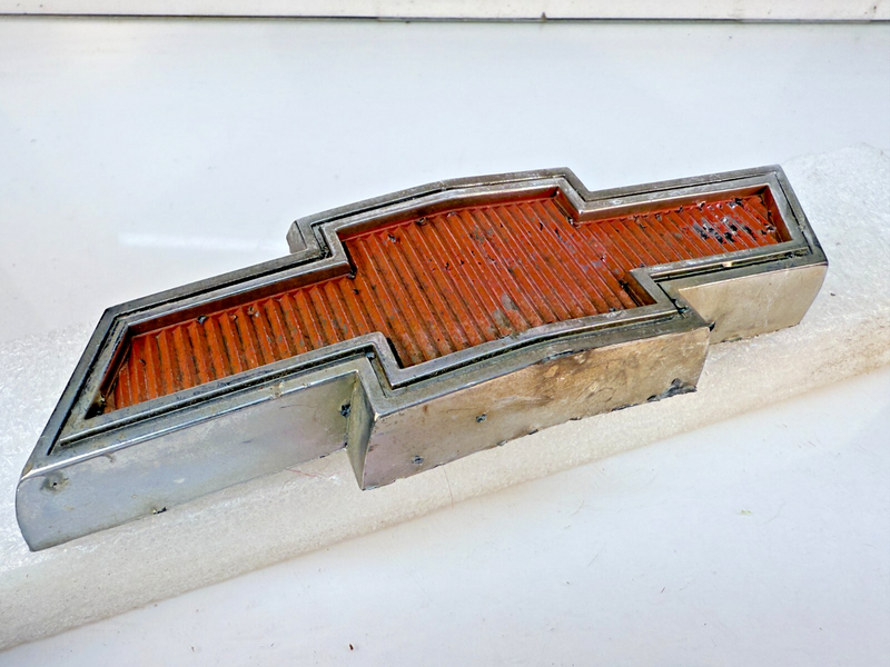OEM 1967 1968 Chevy Truck Bowtie Grill Emblem 3893742 C10 K10 67 68 B32-225