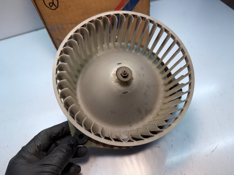 NOS OEM 86-95 NISSAN Pickup 87-95 Pathfinder Blower Motor 2722001G03 C8-2