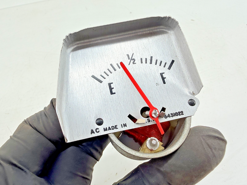 NOS 1968 1969 CHEVROLET CAMARO GAS GAUGE 6431065 C70-18