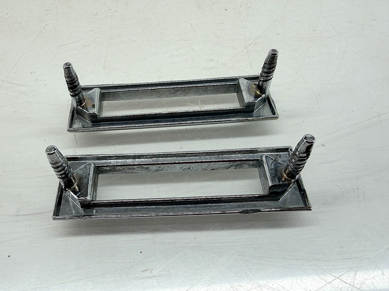 OEM 1969 GM Chevrolet Chevelle Front Rear Marker Lamp Bezel 3942749 E7-117