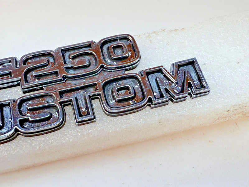 OEM 1973 -1979 F-250 CUSTOM Front Fender Emblem Badge D7TB16702FWA B32-212