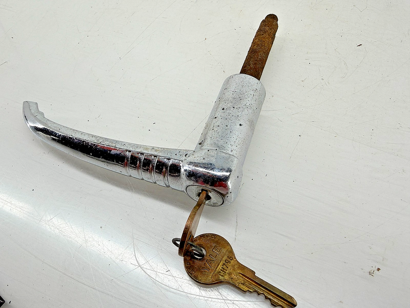 Vintage 1930s 1940s Buick Deck Lid Trunk Handle w/ Key Lock GM C34-32