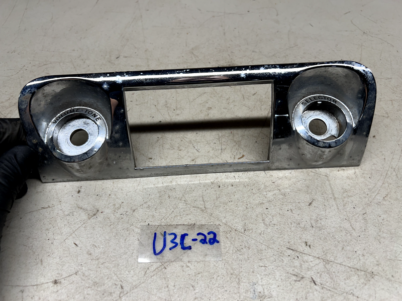 1959 1960 Chevy Impala GM Chrome Radio Face Plate Trim Bezel 3755305 B22-2