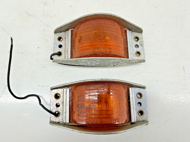 Original Pair GROTE 4517 ARMORED MARKER LIGHT Lamp Travel Trailer Truck C39-68