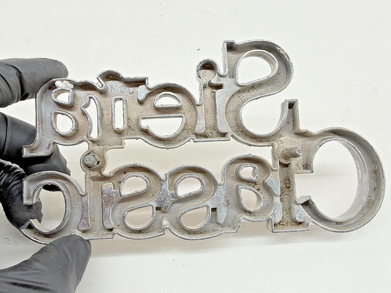 1973 - 1991 JIMMY GMC K5 SQUAREBODY SIERRA CLASSIC EMBLEM 14013796 C66-16