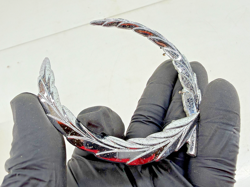 OEM 1976 - 1979 Cadillac Seville Eldorado Fleetwood Chrome Wreath Emblem E7-134