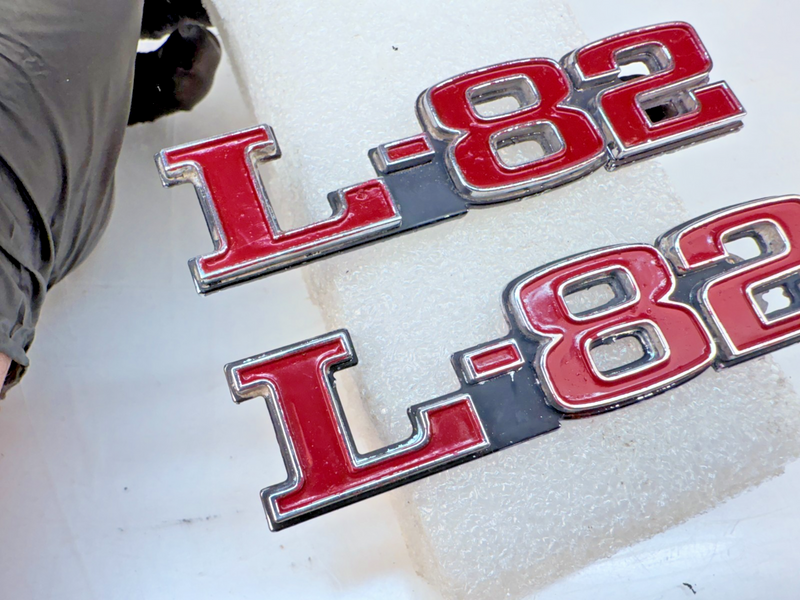 OEM 1973 - 1979 Corvette C3 Hood "L-82" PAIR SET Emblems Badge 367685 E7-52
