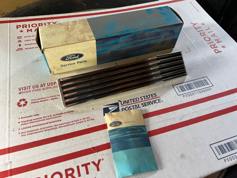 NOS 1962 Ford Thunderbird Quarter Panel Trim Molding Ornament C2SZ-63290A76-B 1*