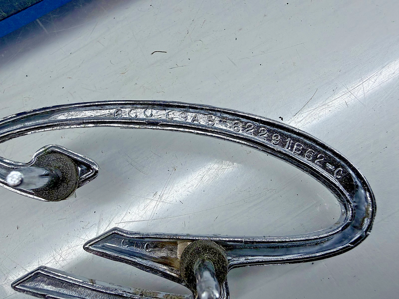 NOS 1969 1970 FORD F100 F250 F350 GALAXIE CUSTOM EMBLEM C9AB-62291B62-C C56-17