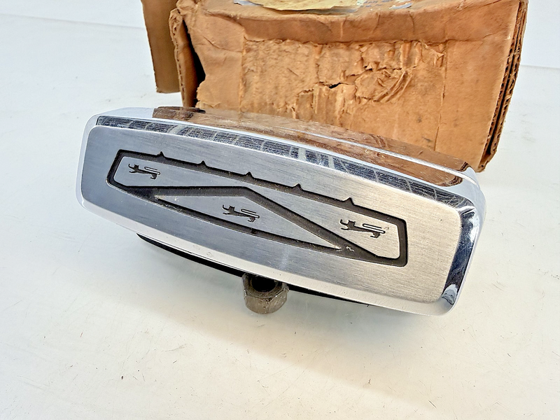 NOS 1969 - 1972 Ford Wagon Tailgate Window Crank Handle C9AB-7144042-A C52-17
