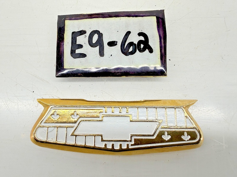 Vintage 1955 1956 Chevrolet Bel Air Gold-Tone Crest Emblem E9-62