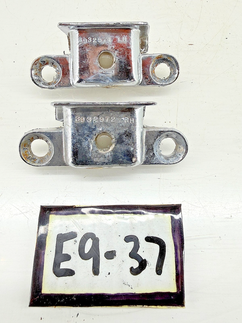 OEM 1968 - 1982 CHEVY CORVETTE PAIR T-TOP ALIGNMENT HOUSING RH LH 3932972 E9-37