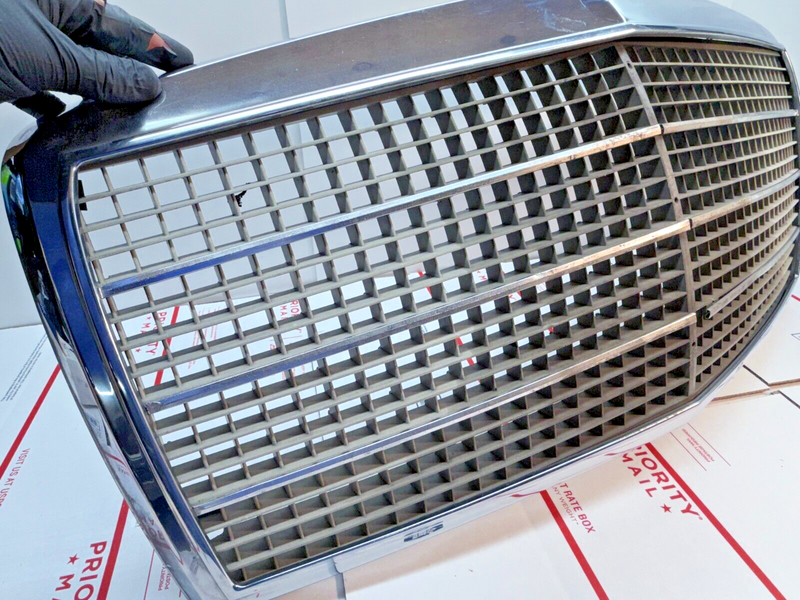 VINTAGE OEM 1974-1976 MERCEDES BENZ GRILLE 115 888 00 23 W114 W115 C114 Coupe P6