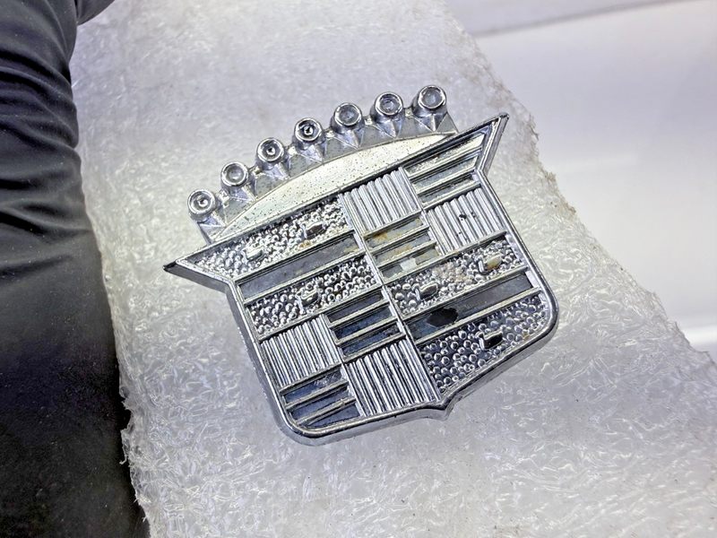 OEM 1976 - 1980 Cadillac Dash/ Grille Emblem 9734058 E8-89