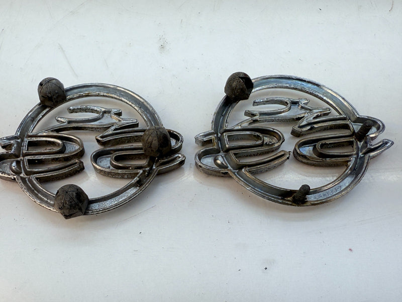 OEM 1962 CHEVY IMPALA SS PAIR EMBLEMS 3813889 GM QUARTER PANEL E5-11