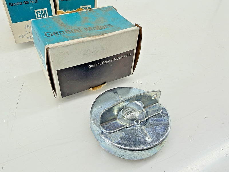 (1) NOS 1953 - 1957 Chevrolet Bel Air 210 150 Pontiac Gas Cap 3739235 C75-26