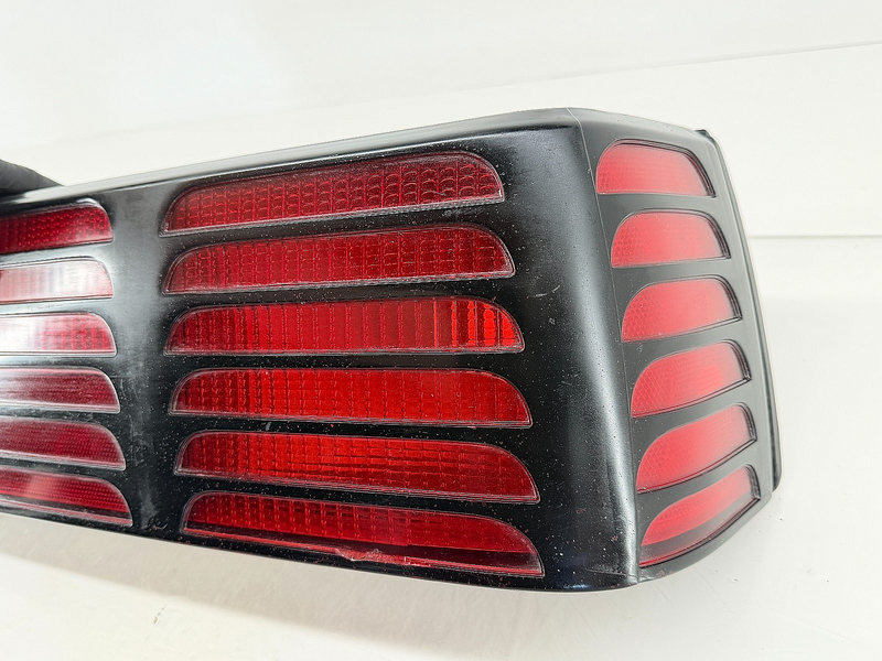 OEM 1987 - 1993 Mustang Foxbody Gt RH Red Tail Light Assembly E3ZB-13440-AC B81
