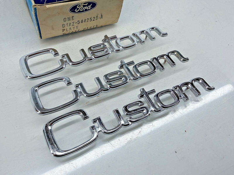 (1) NOS 1971 1972 Ford Galaxie LTD Body Side Emblem D1AZ-5442528 C56-19