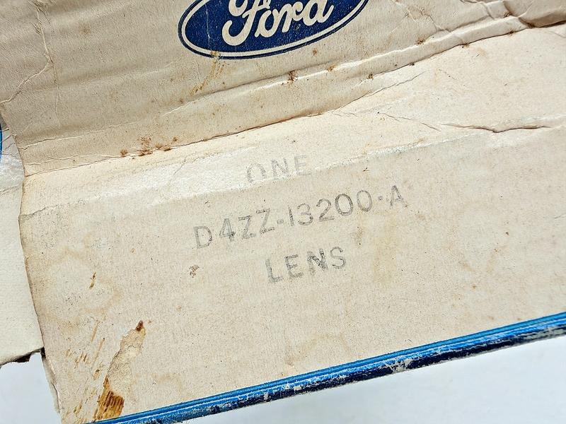NOS 1974 Ford Mustang Mach 1 Front RH Parking Light Lens D4ZZ-13200-A C68-8
