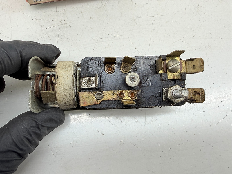 OEM 1959 - 1977 FORD TRUCK HEADLIGHT SWITCH SW-404 B9TF-11654-A USED C75-55