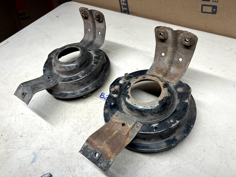 1960 GM Impala BelAir Biscayne Headlight Bucket Mounting Bracket El Camino B25-1