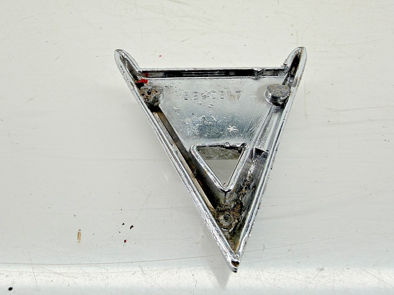 OEM 1964 Chevy Malibu Impala Fender Emblem 3840317 E9-42