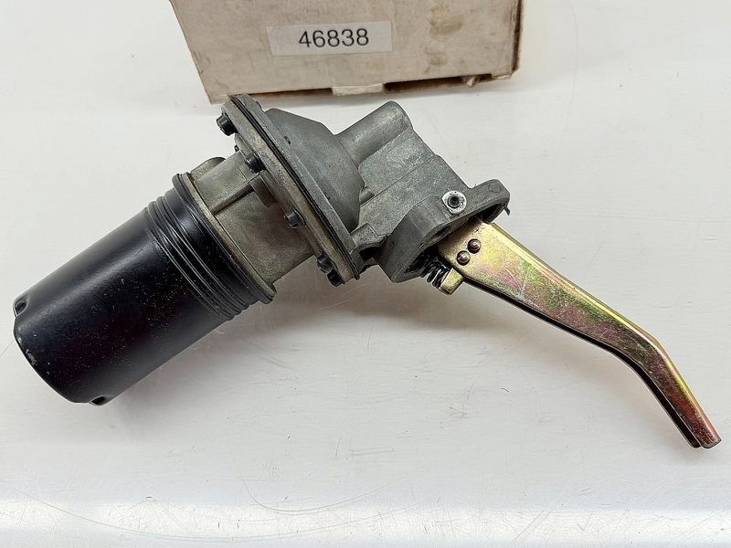 NOS 1970 - 1974 FORD TRUCK 302 V8 F100 FUEL PUMP 46838 679 F-117