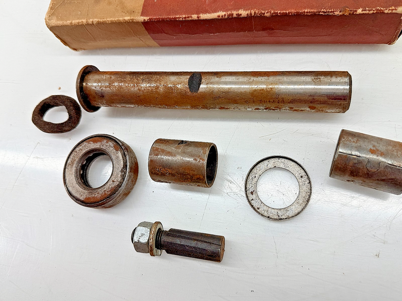NOS 1953 1954 1955 1956 Ford Pick Up F100 F250 Spindle King Pin Bolt Kit C18-62