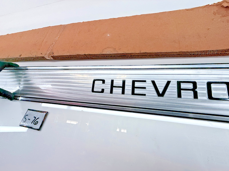 NOS 1988 - 1998 Chevrolet C/K Fleetside Pickup Tailgate Band Chevy S-76