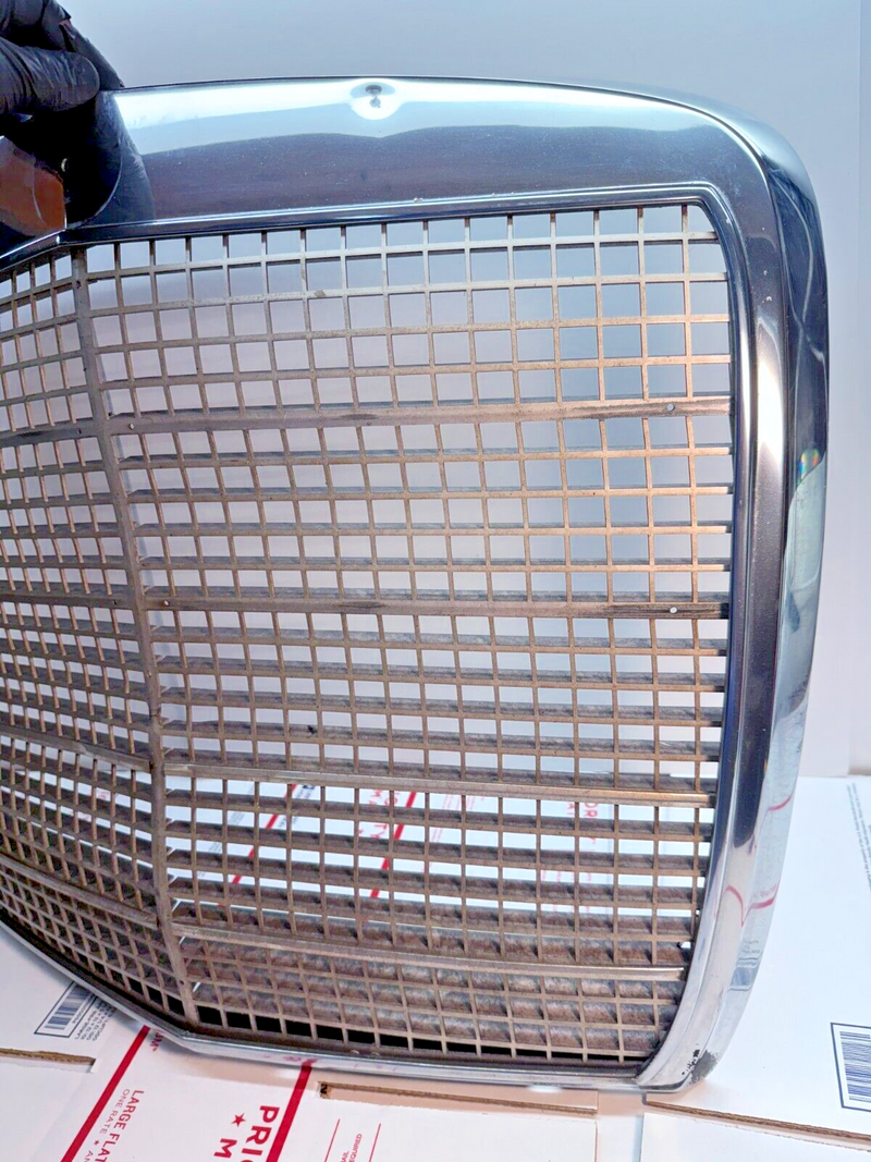 OEM 1965 - 1973 Mercedes Benz W108 W109 280SE SEL 300SEL Radiator Grille  P5
