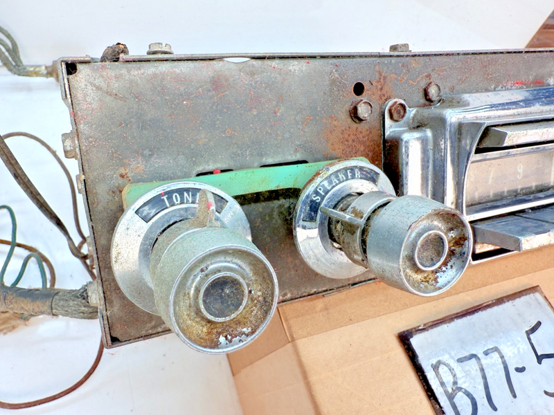 OEM 1957 Cadillac Wonderbar AM Radio Amplifier Delco 7268005 Amp Knobs B77-5