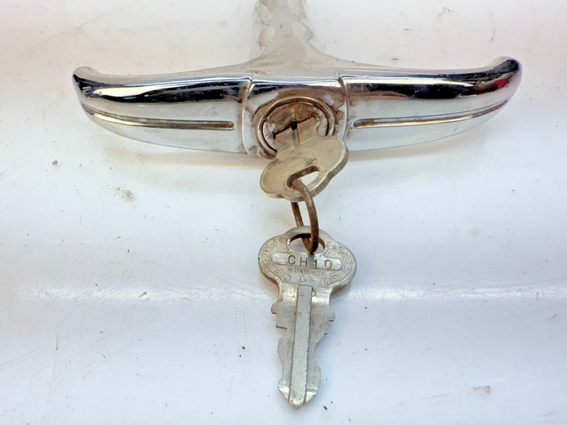 OEM 1946 - 1947 Oldsmobile Chrome Locking Trunk Handle With Keys B79-2