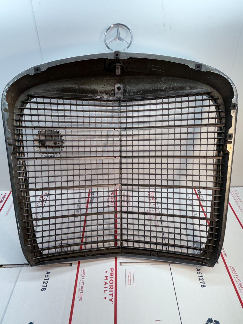 NOS? OEM Mercedes W108 W109 Radiator Shroud Guard Grill Radiator Cowl Emblem P1