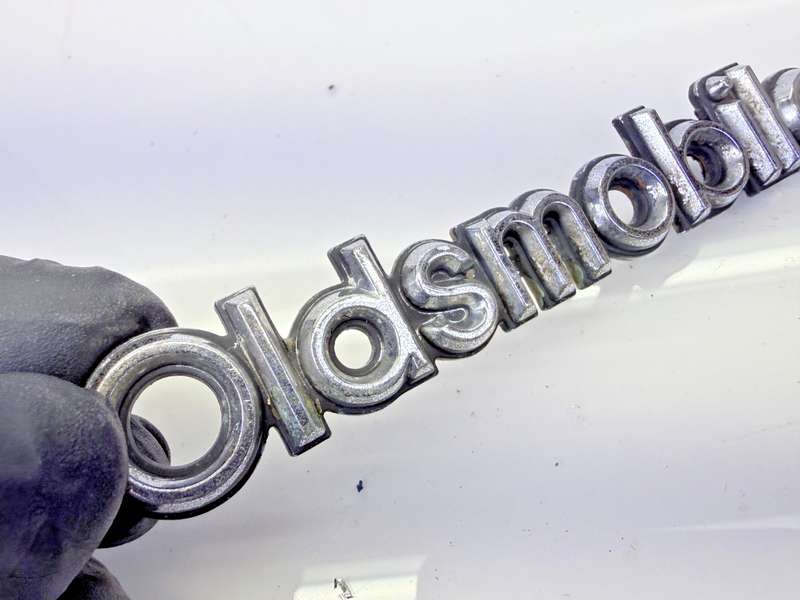 OEM 1978 - 1988 OLDSMOBILE CUTLASS LOGO BADGE SIGN SYMBOL EMBLEM E8-102