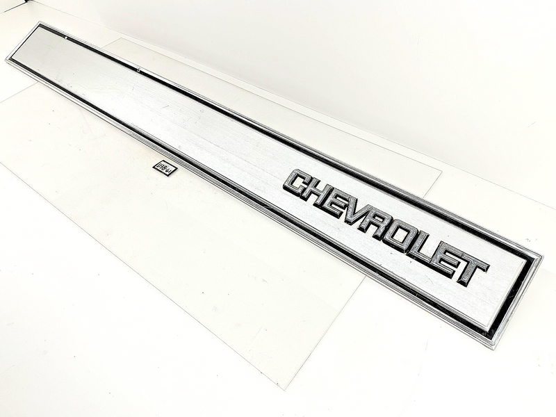 OEM 1981 - 1991  CHEVY K5 BLAZER TRIM PANEL MOLDING TAILGATE BAND U3B-61