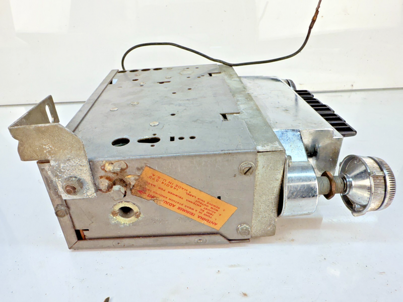 OEM 1967 CHEVROLET IMPALA BEL AIR BISCAYNE AM RADIO B68-5