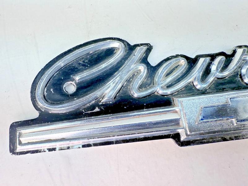 OEM 1966 CHEVROLET ORIGINAL ALUMINUM Grill EMBLEM Impala Caprice 3874556 E7-14