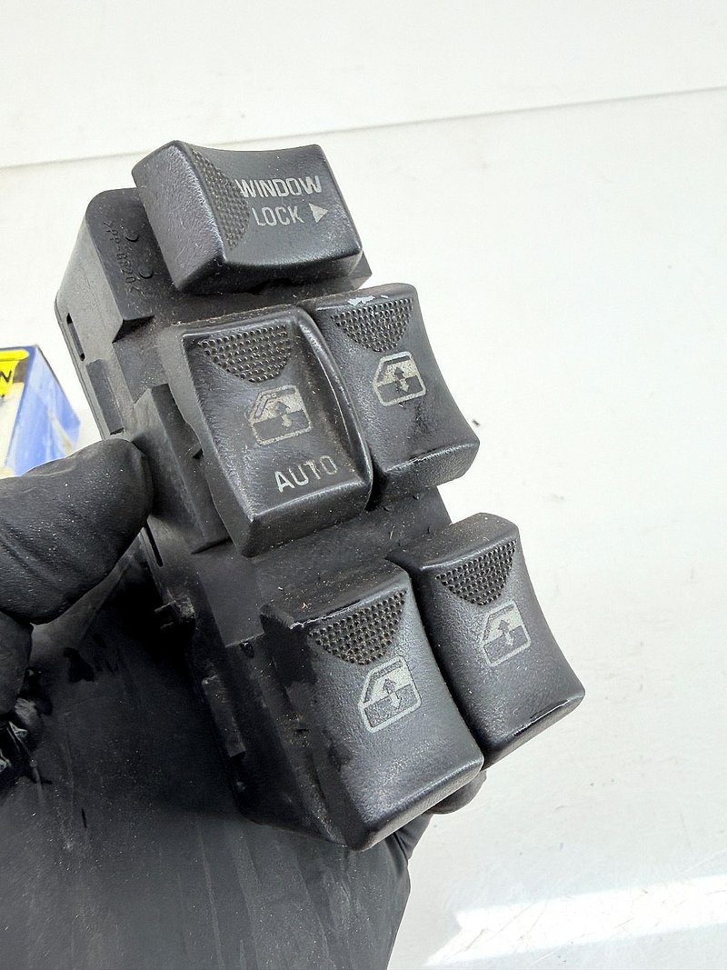 OEM 1997 - 2005 Chevy Malibu Impala Master Power Window Switch 22706008 C30-50