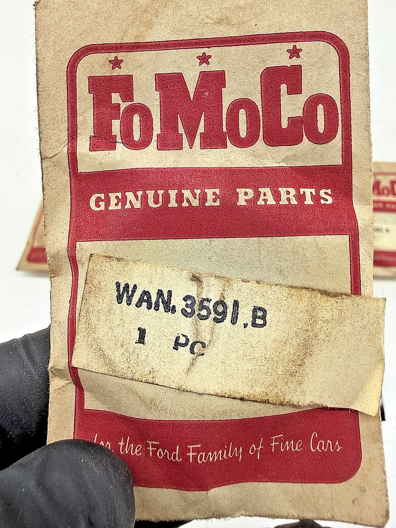 (1) NOS 1956 - 1959 FORD LINCOLN STEERING SECTOR SEAL WAN-3591-B C76-152
