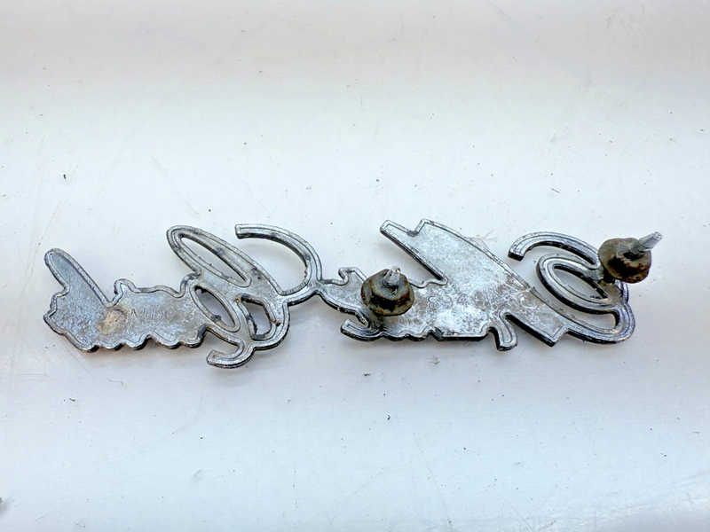 OEM 1973 19174 1975 1976 1977 CHEVY MONTE CARLO FENDER EMBLEM GM 328945 E6-119
