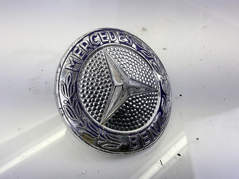 OEM Mercedes Benz W111 W112 Model 108 109 Front Rad. Grill Emblem Badge E8-107