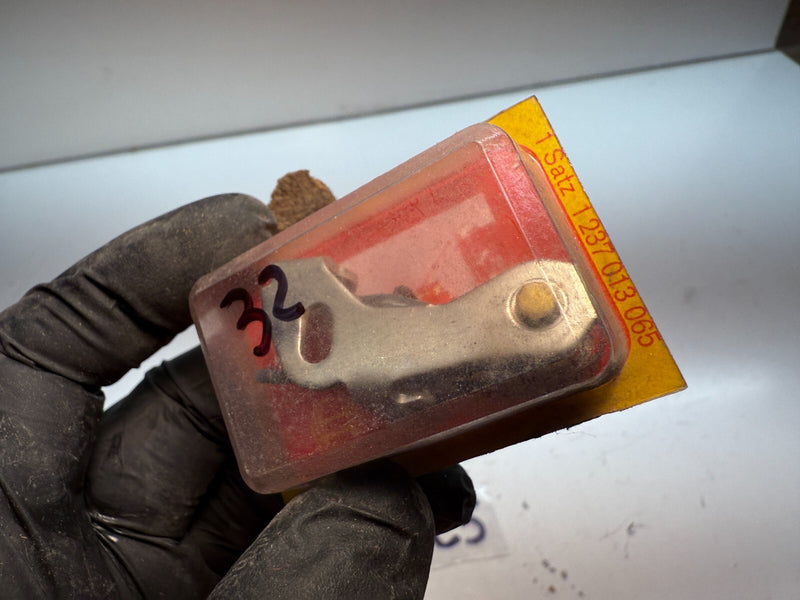 (1) NOS 1968-71 PORSCHE 912 911 BOSCH IGNITION POINT KIT 1237013065 C5-32