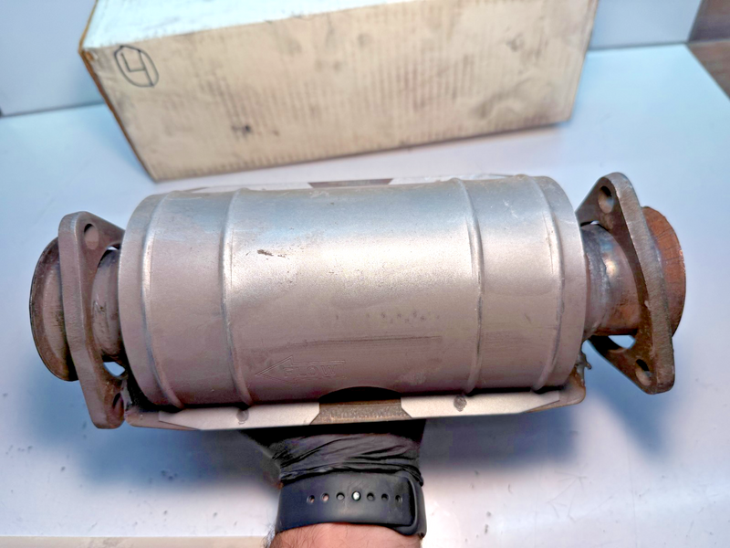NOS PFP 5276 Catalytic Converter C8-4