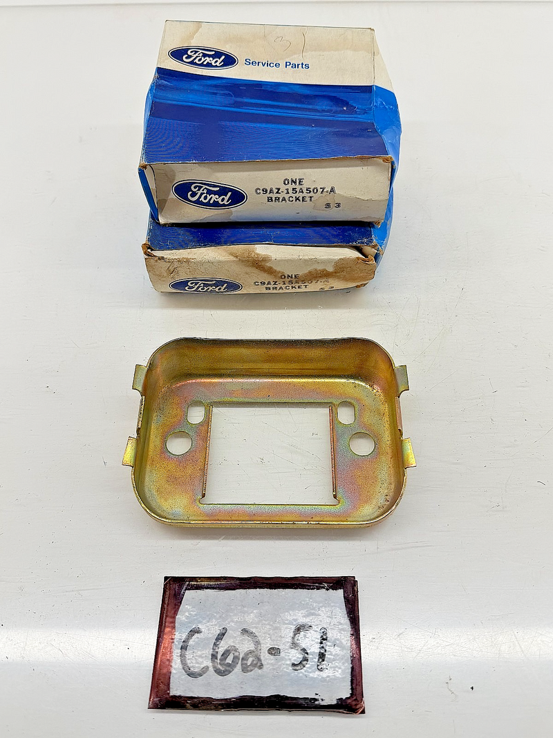 (1) NOS 1969 1970 FORD GALAXIE WAGON BACKUP LIGHT BRACKET C9AZ-15A507-A C62-51