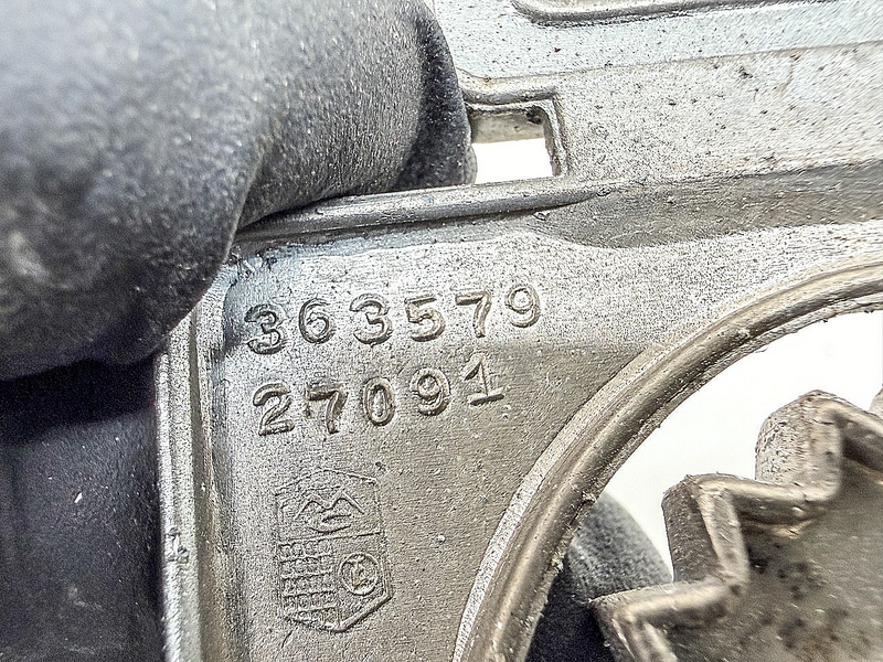 OEM 1981 - 1982 CHEVY VAN 10 G10 FENDER EMBLEM 363579 E10-5